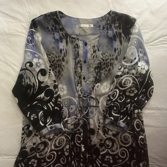 Peter Nygard Ladies Tunic - Picture 4 of 8